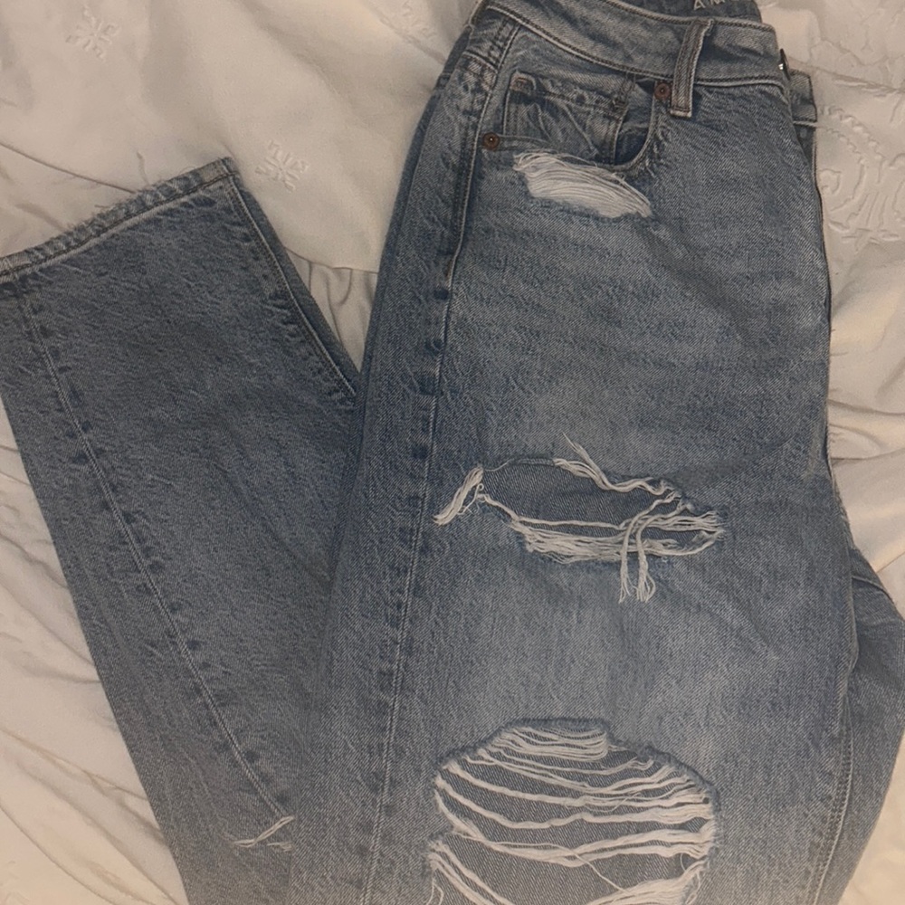 American Eagle Mom jeans multiple rips size 4 barely worn